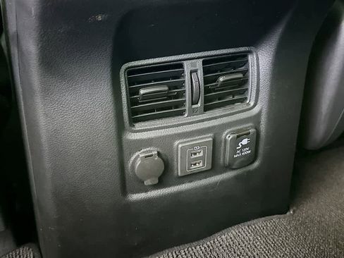 Used 2024 Nissan Titan SV w/ SV Convenience Package AWD/4WD image 13