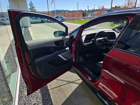 Used 2026 Cadillac Optiq Sport 1 AWD/4WD image 18