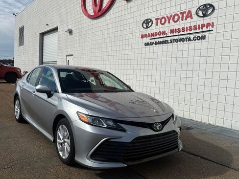 Used 2024 Toyota Camry LE image 3