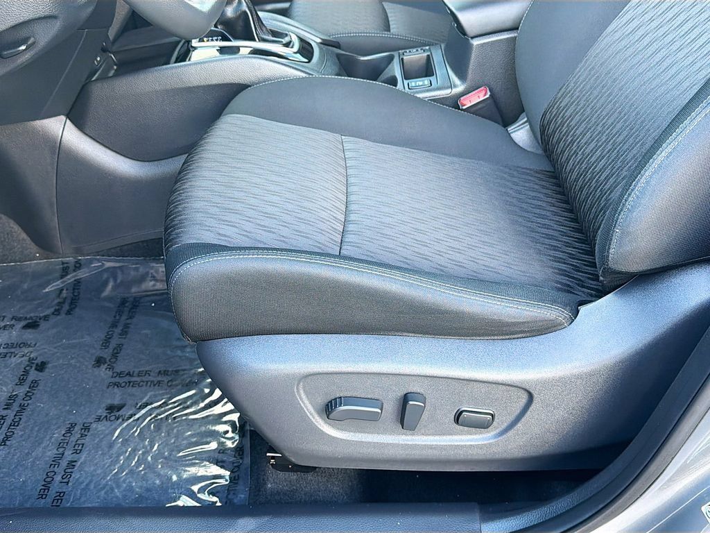 Used 2017 Nissan Rogue SV FWD image 18