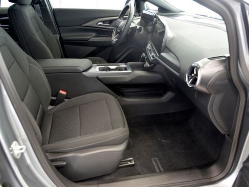 Certified 2025 Chevrolet Equinox EV LT image 30