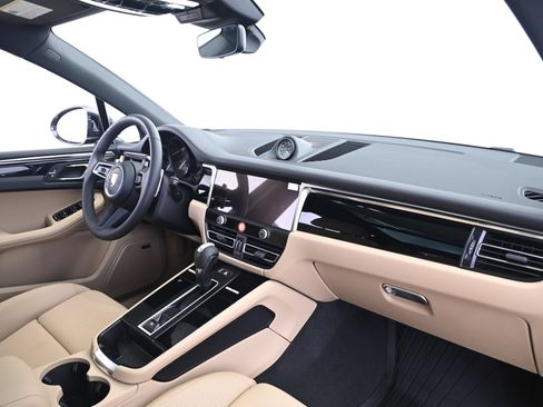 Used 2026 Porsche Macan AWD/4WD image 22