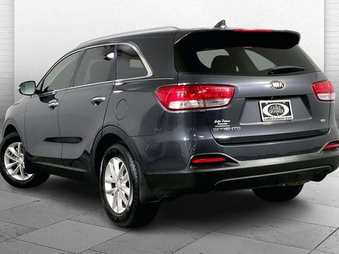 Used 2018 Kia Sorento LX image 11