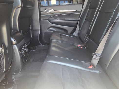 Used 2019 Jeep Grand Cherokee Altitude AWD/4WD image 11