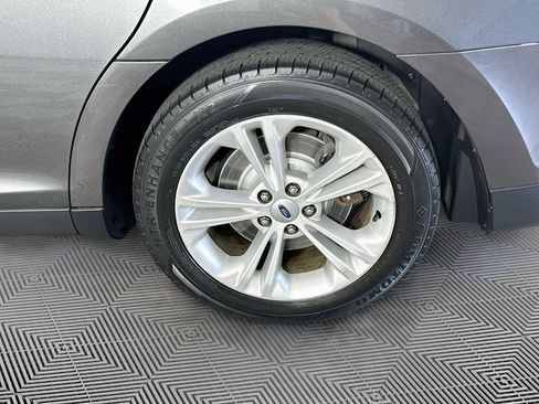 Used 2015 Ford Taurus SE FWD image 35