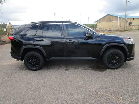 Used 2022 Toyota RAV4 XLE image 6