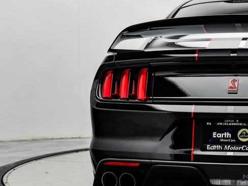 Used 2018 Ford Mustang Shelby GT350R w/ GT350R Equipment Group 920A RWD image 14
