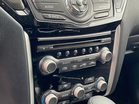 Used 2019 Nissan Pathfinder S AWD/4WD image 9