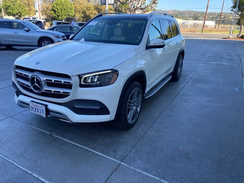 Used 2022 Mercedes-Benz GLS 450 4MATIC image 2