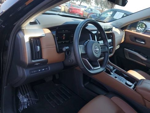 Certified 2025 Nissan Pathfinder Platinum AWD/4WD image 19