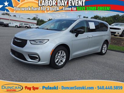 Used 2024 Chrysler Pacifica Touring-L