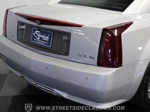 Used 2009 Cadillac XLR image 24