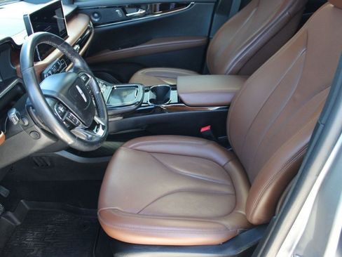 Used 2023 Lincoln Nautilus Reserve w/ Equipment Group 201A image 5