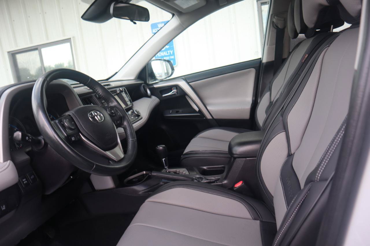 Used 2017 Toyota RAV4 XLE AWD/4WD image 52