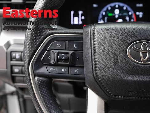 Used 2025 Toyota 4Runner SR5 AWD/4WD image 15