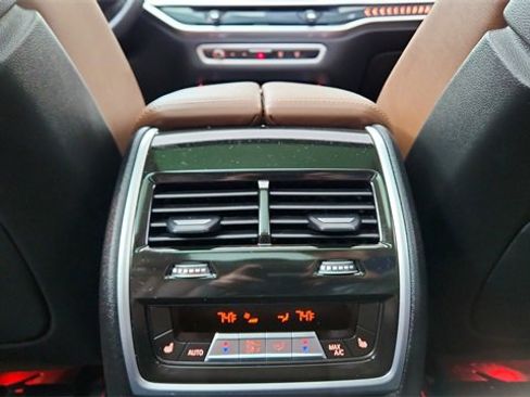 Used 2026 BMW X7 xDrive40i image 57