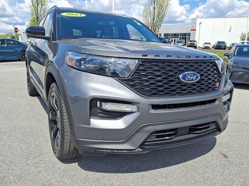 Used 2023 Ford Explorer ST w/ Equipment Group 401A AWD/4WD image 2