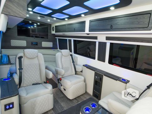 Used 2024 Mercedes-Benz Sprinter 3500 image 36