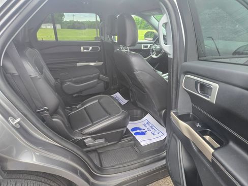 Used 2022 Ford Explorer XLT w/ Equipment Group 202A RWD image 11