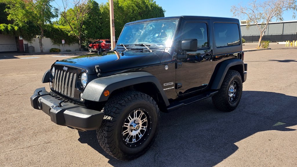 Used 2016 Jeep Wrangler Sport w/ Connectivity Group AWD/4WD image 4