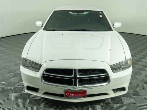 Used 2014 Dodge Charger SE RWD image 2