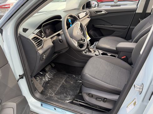 New 2026 Volkswagen Taos SE image 10