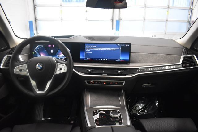 Used 2026 BMW X7 xDrive40i AWD/4WD image 5