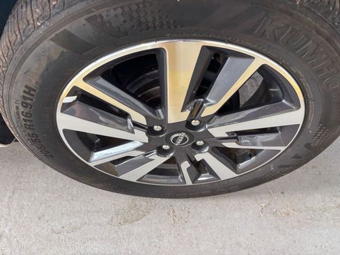 Used 2025 Nissan Versa SV FWD image 30