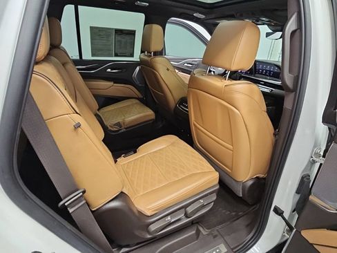 Used 2022 Cadillac Escalade Premium Luxury w/ Performance Package AWD/4WD image 41