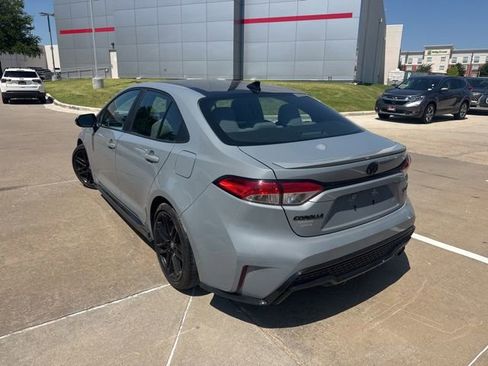 Used 2022 Toyota Corolla SE FWD image 3