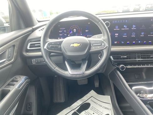 Used 2025 Chevrolet Traverse LT FWD image 17
