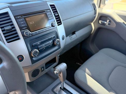 Used 2016 Nissan Frontier SV image 15
