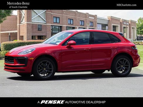 Used 2025 Porsche Macan AWD/4WD image 1