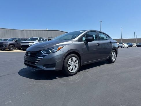 Used 2024 Nissan Versa S FWD image 3