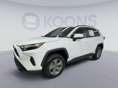 Used 2025 Toyota RAV4 XLE AWD/4WD image 5