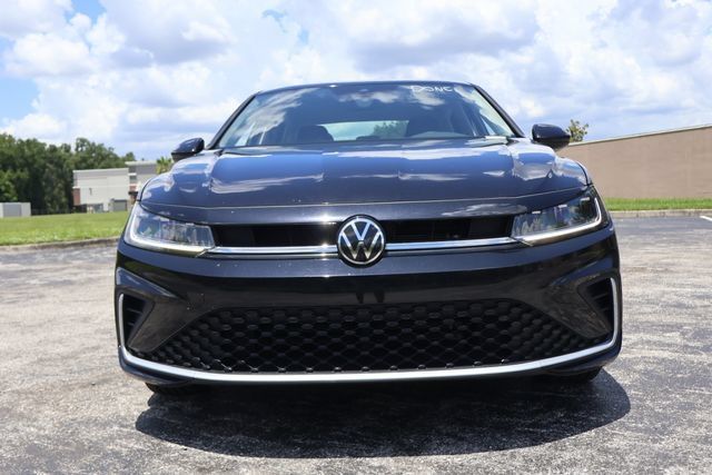 Certified 2025 Volkswagen Jetta SE FWD image 3