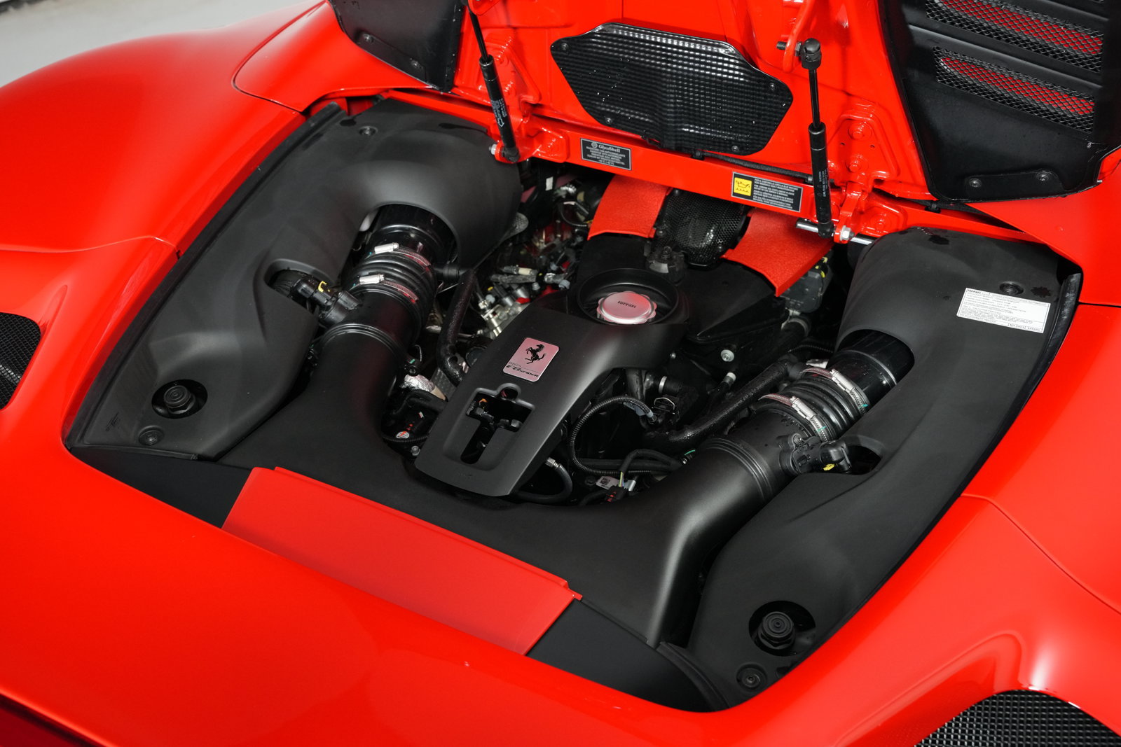 Used 2023 Ferrari F8 Tributo RWD image 13