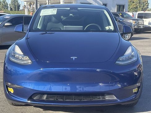 Used 2022 Tesla Model Y Long Range image 9