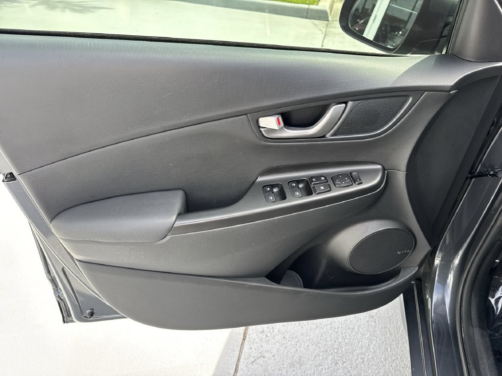 Used 2021 Hyundai Kona Limited w/ Cargo Package FWD image 38