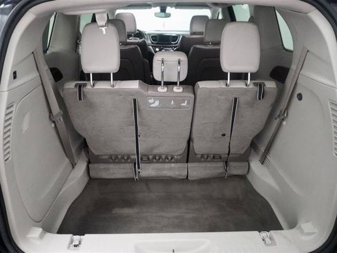 Used 2018 Chrysler Pacifica Touring-L image 46