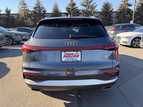 Used 2025 Audi Q5 Premium w/ Convenience Package image 5