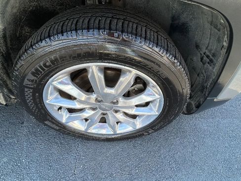 Used 2017 Jeep Cherokee Limited image 37