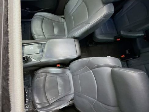 Used 2019 Buick Enclave Essence image 23