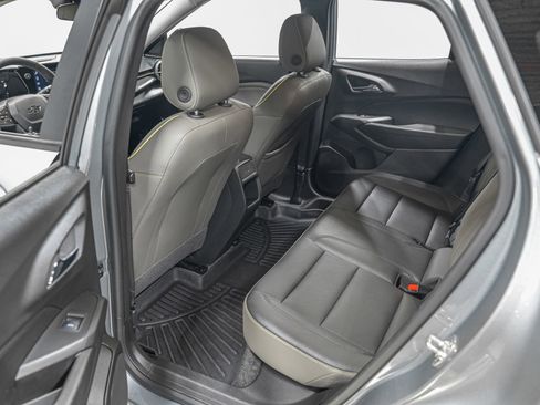 Used 2025 Chevrolet Trax ACTIV w/ Driver Confidence Package image 28