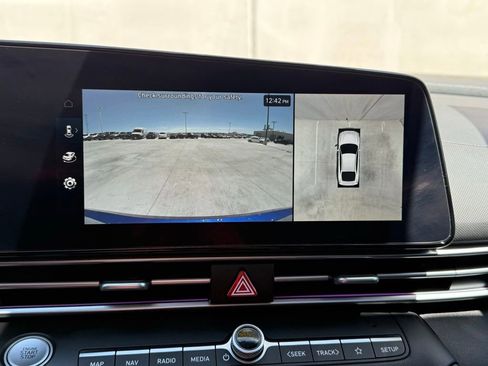 Used 2024 Hyundai Elantra Limited image 10
