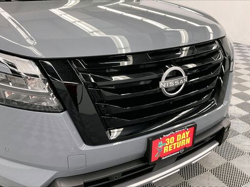 New 2025 Nissan Pathfinder Platinum w/ Lighting Package (N93) AWD/4WD image 15