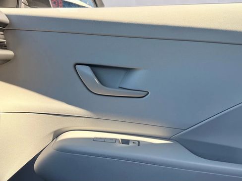 Used 2025 Hyundai Kona SEL image 24