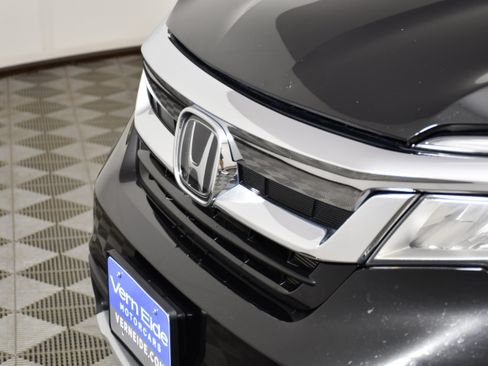 Used 2021 Honda Pilot Touring image 11