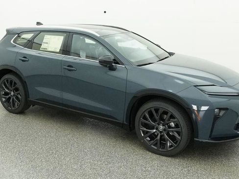 New 2026 Toyota Crown Signia AWD/4WD image 3