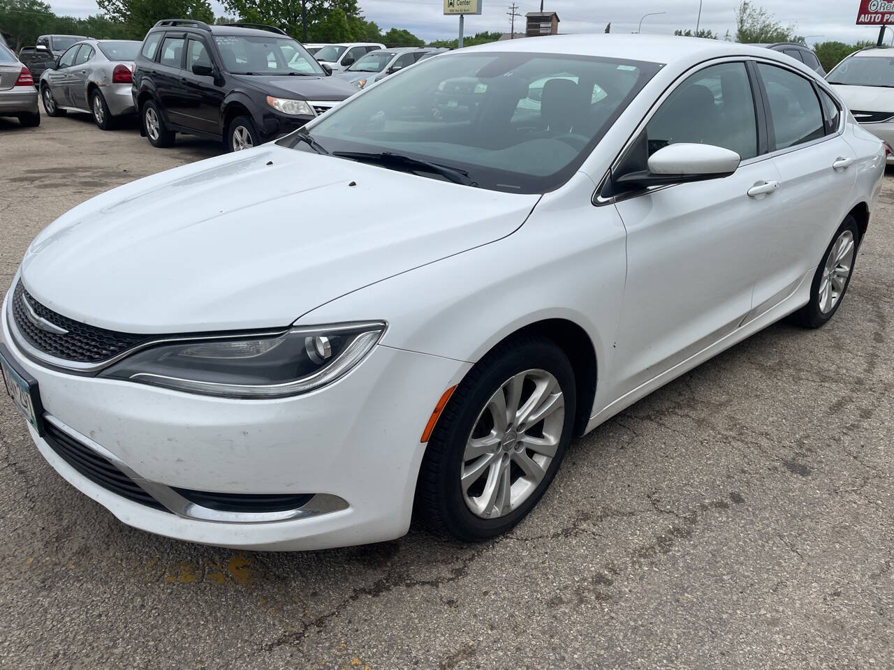Used 2015 Chrysler 200 Limited w/ Convenience Group FWD image 4